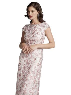 Tadashi Shoji Pink Embroidered Lace Gown Size 4 Cap Sleeve Bateau Neck Dress